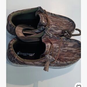 Size 9  Men's Frogg Toggs Brown Camo Slip-On Loafers